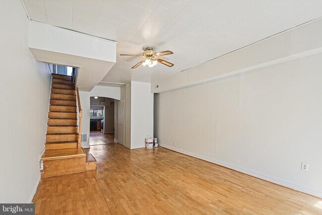 Primary Photo - 208 S East Ave