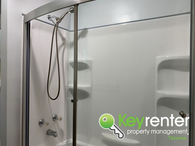 Building Photo - Charming Tacoma Craftsman House!