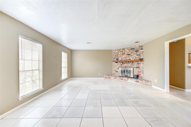 Building Photo - 1371 New Tree Ln