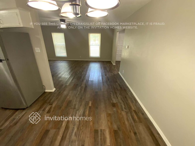 Building Photo - 2805 Ladona Dr