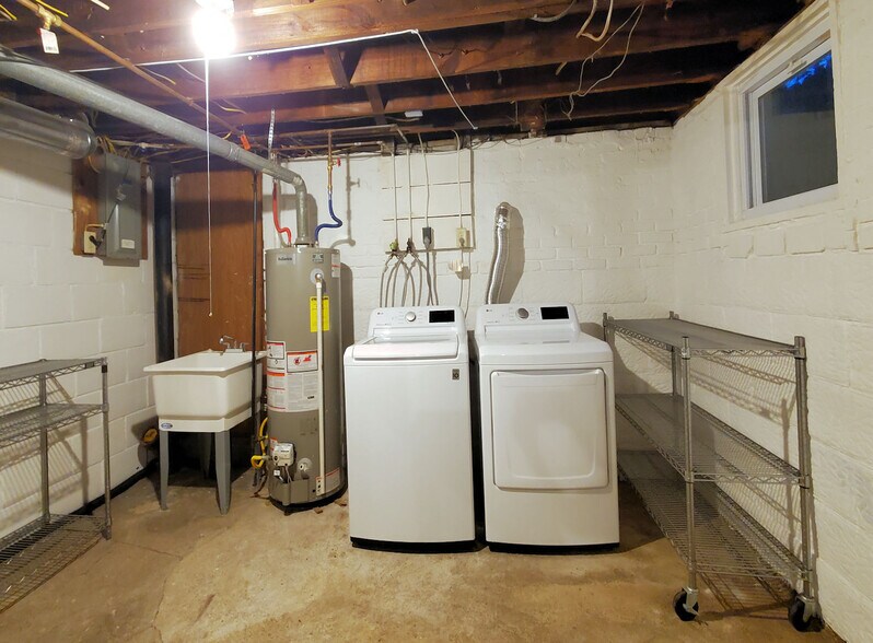 Building Photo - 115 W North Broadway St