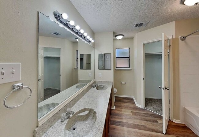 Building Photo - 431 Rialto Way