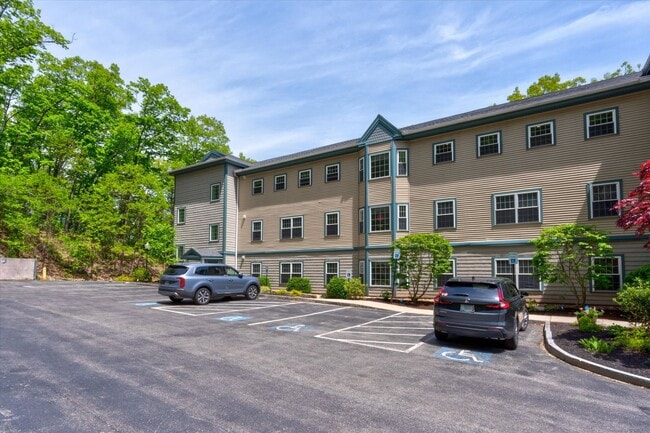 Building Photo - 3 Country Club Dr