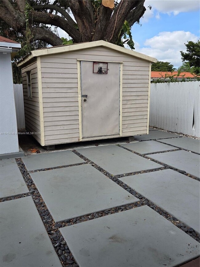 Building Photo - 340 SW 78th Ave