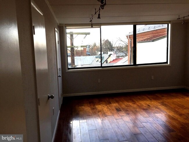 Building Photo - 28 Main St