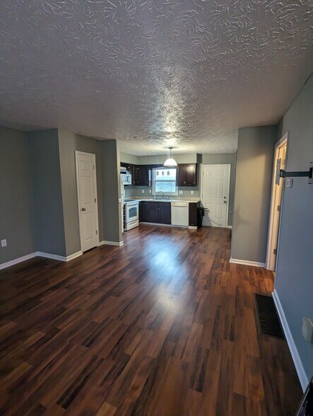 Building Photo - 1075 Raintree Dr