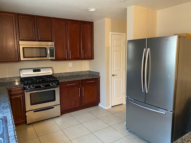 Building Photo - Beautiful 3 bedroom available