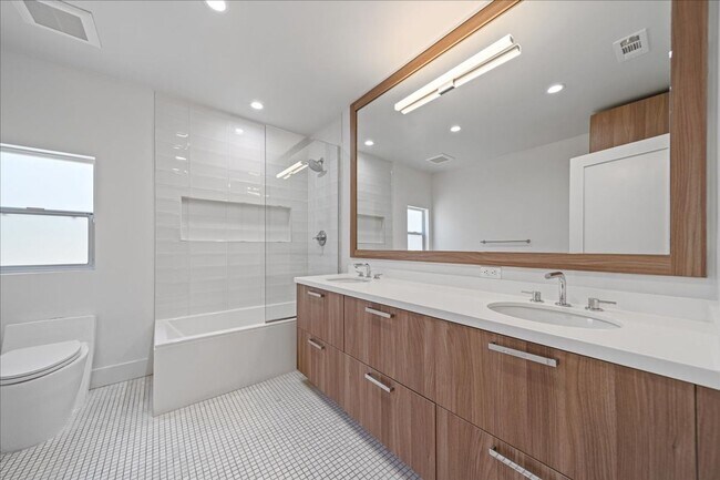 Building Photo - 1455 S Castello-