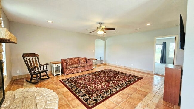 Building Photo - 5075 FM 5