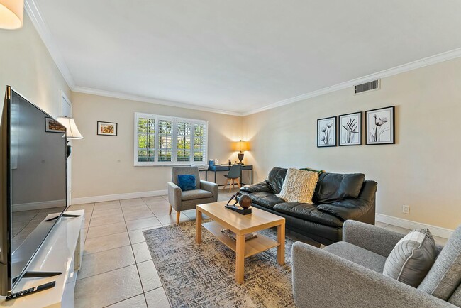 Building Photo - 3036 Park Ave