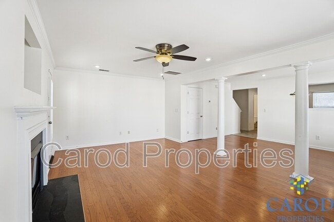 Building Photo - 3405 Broadwick St