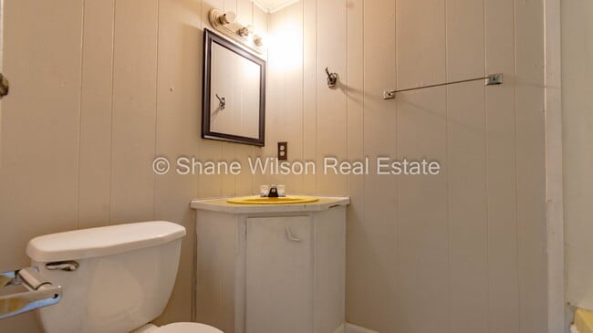 Building Photo - Charming 3-Bedroom Home on Wilkes Avenue w...
