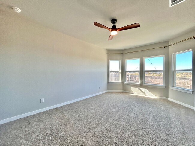 Building Photo - Move-In Ready 3BR, 2BA with Fully Equipped Kitchen & Laundry Room