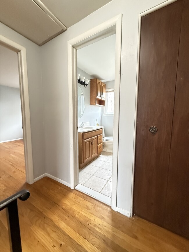 Building Photo - 176 N Christine Cir