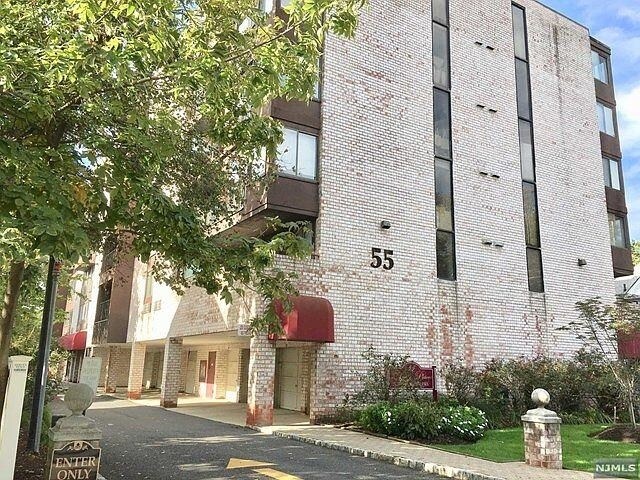 Building Photo - 55 Clinton Pl