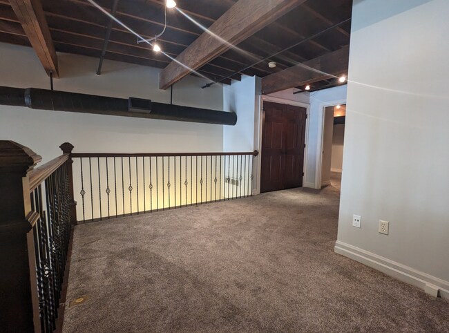 Building Photo - 1715 Summit St
