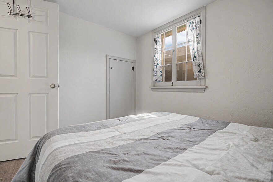 Building Photo - 261 Belford Ave