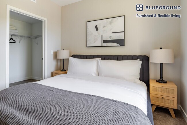Building Photo - 3560 Rambla Pl
