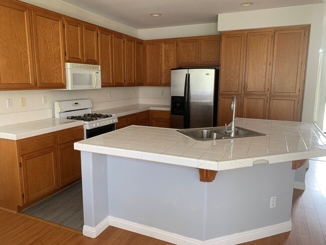 Building Photo - Spacious 5-Bedroom Home in Sought-After Vi...