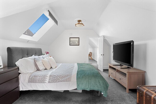 Building Photo - Sunny Two-Story Wash Park Bungalow