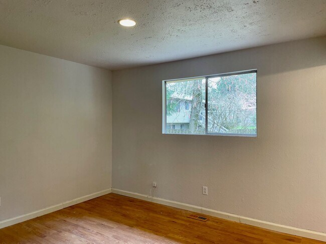 Building Photo - Charming 3 Bed 2.5 Bath Home in Newcastle