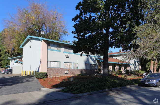 Primary Photo - Villa Verde Apartments