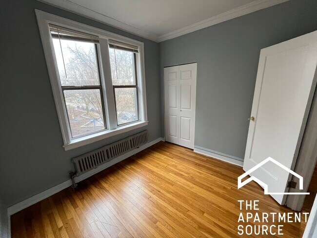 Building Photo - 1367 W Estes Ave