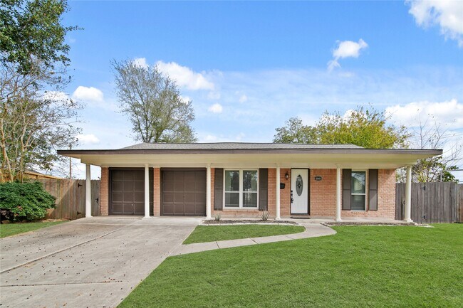 Building Photo - 10803 Doud St