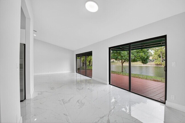 Building Photo - 6545 Las Flores Dr