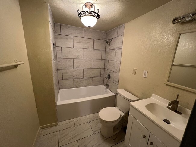 Building Photo - 928 S 7th Ave