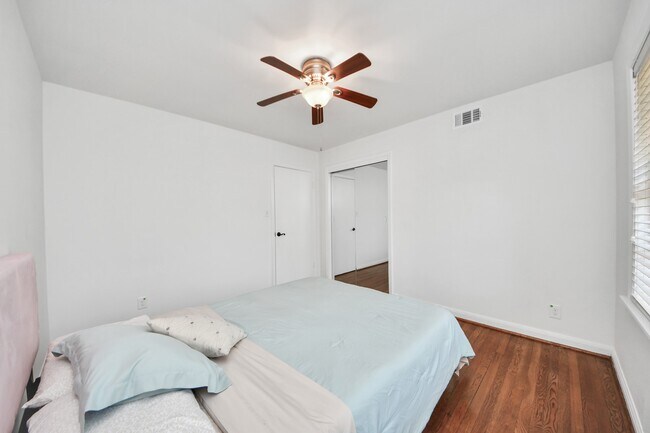Building Photo - 5139 Beechnut St