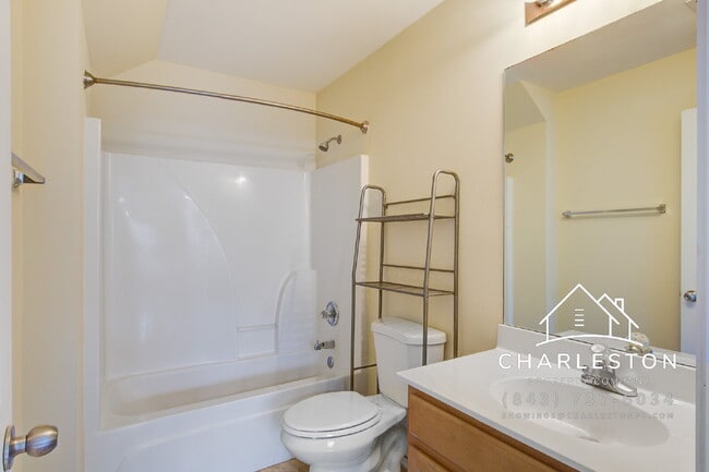 Building Photo - 2457 Scholar Ln