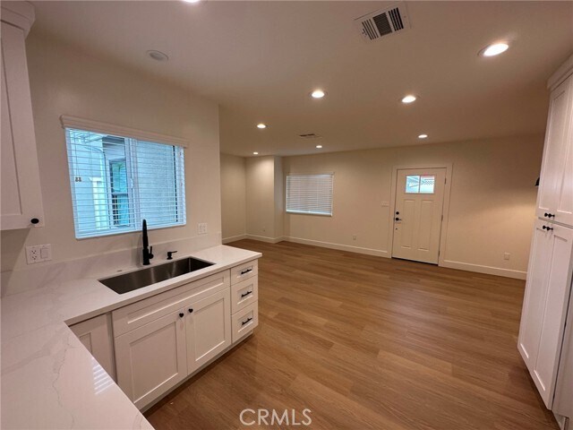 Building Photo - 1155 N Currier Ave