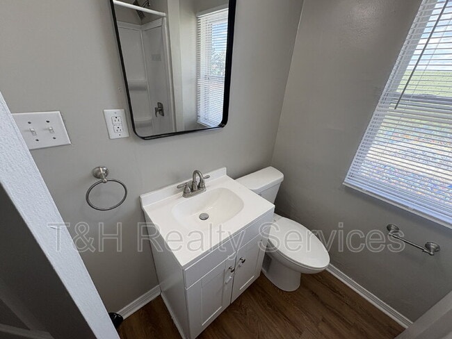 Building Photo - 3729 N Kenwood Ave