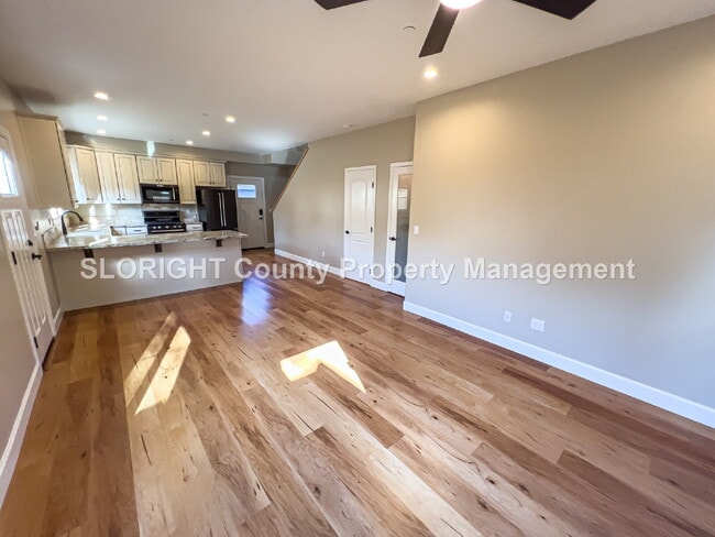 Building Photo - AVAILABLE NOW - Spacious Home Close to Downtown Paso Robles - 3 Bed / 2.5 Bath