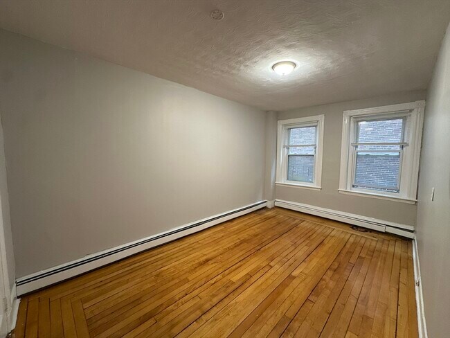 Building Photo - 39 Forest St