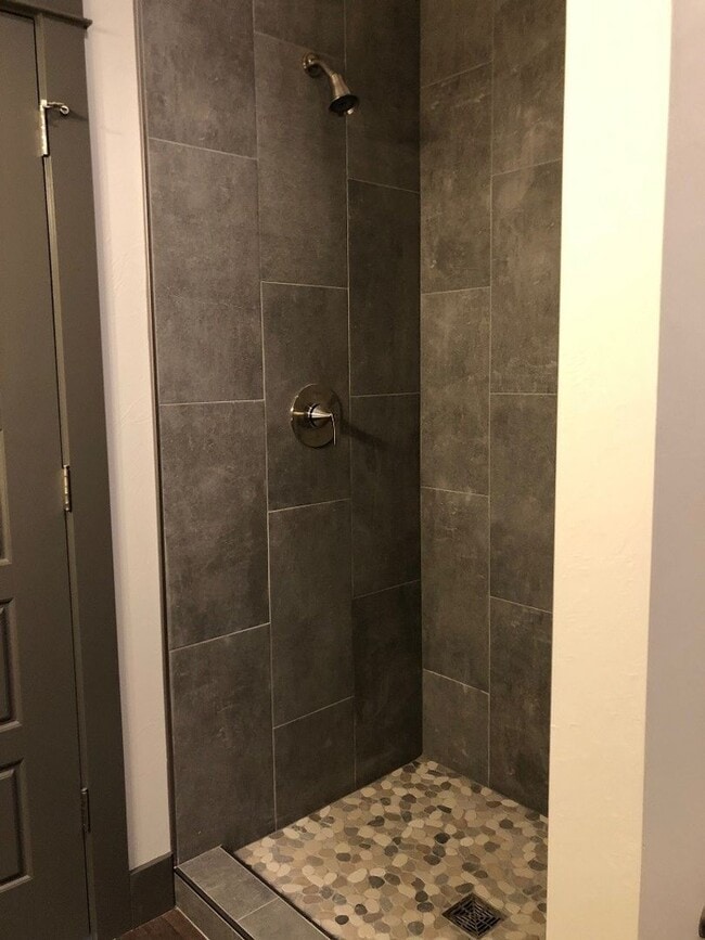Building Photo - Beautiful Four Corners Condo
