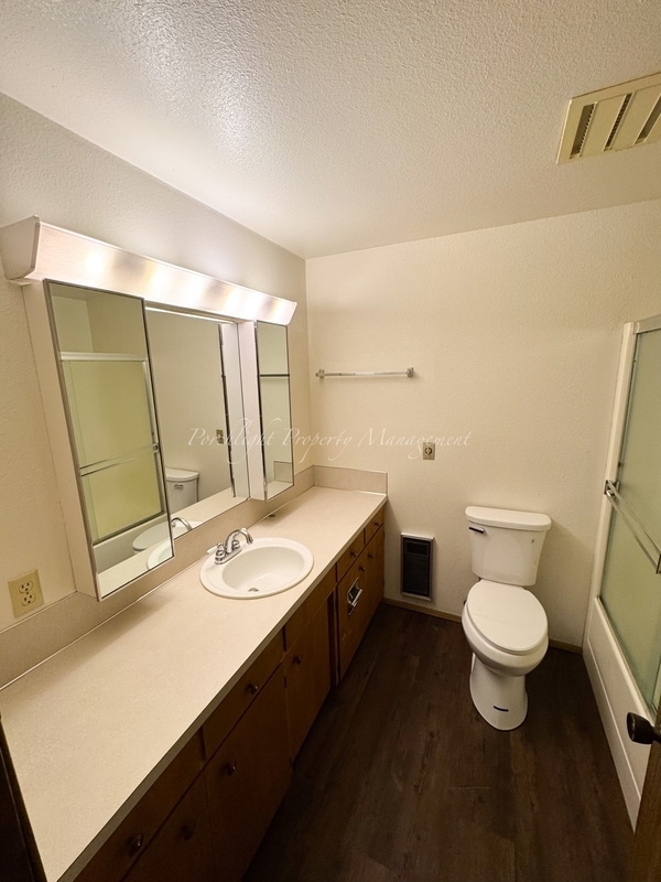 Building Photo - 403 La Villa Dr