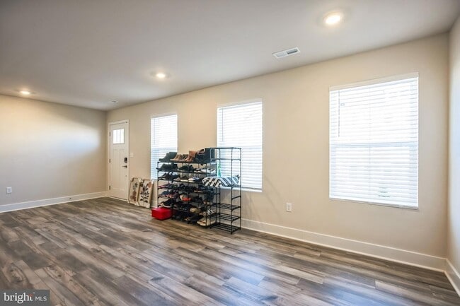 Building Photo - 4165 Brodie Pl