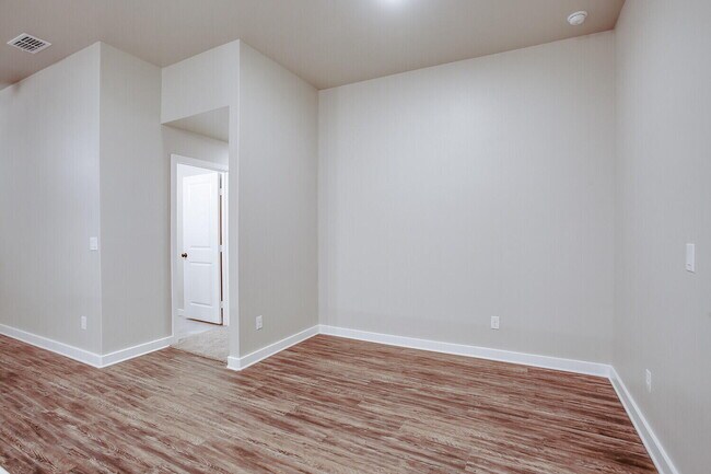 Building Photo - 13702 Avenue R