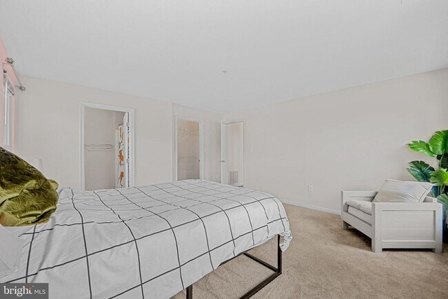 Building Photo - 699 Winding Stream Way