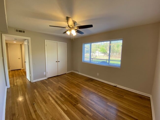 Interior Photo - 1570 Memorial Drive