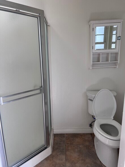 Bathroom - 1930 W Redondo Beach Blvd