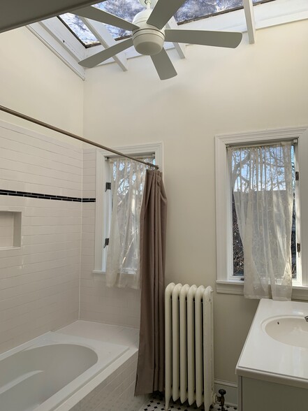 Upstairs Bathroom - 3322 17th St NW