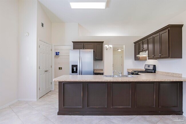 Building Photo - 4012 Shorewood Dr