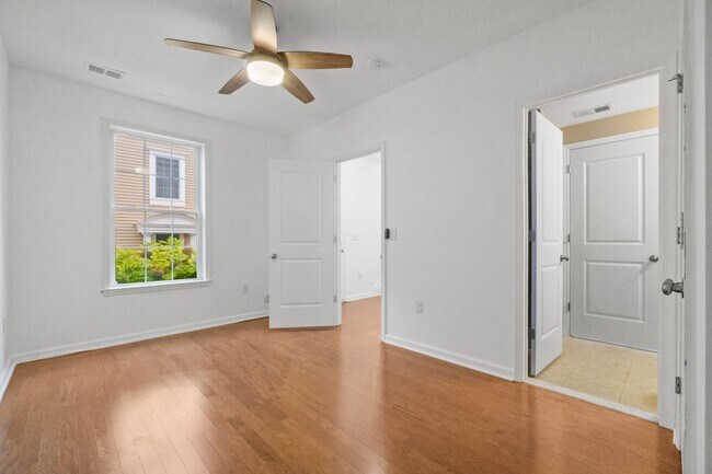 Building Photo - 205 Roosevelt Dr