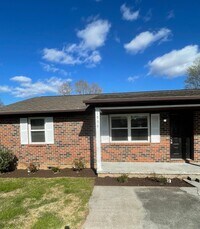 Building Photo - Two Bed/One Bath Centrally Located to West...