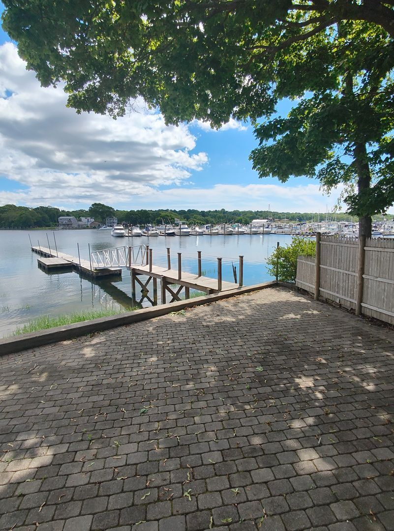 Building Photo - 24 Logan St