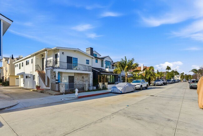 Building Photo - Prime Peninsula Living – 2BR/2BA Walk to Everything