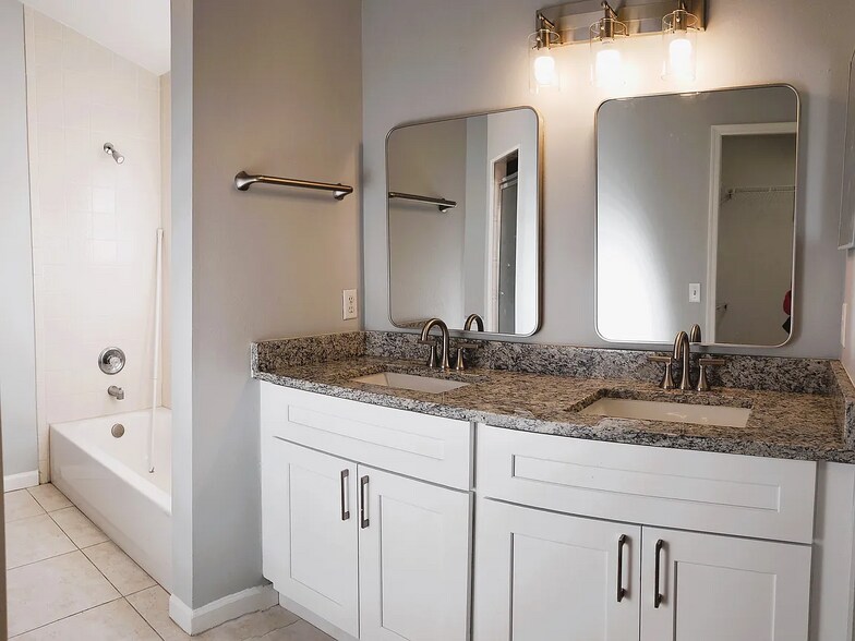 Building Photo - 6534 Bridgegate Dr